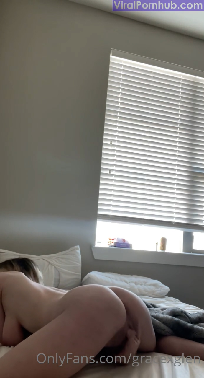 Gracexglen onlyfans  – masturbate on bed