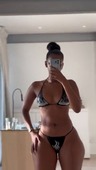 Amo Phahle Naked Body Very Sexy in Miror – New Video So Hot